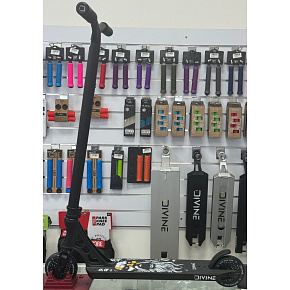 Freestyle koloběžka Divine Zeus V2 černá